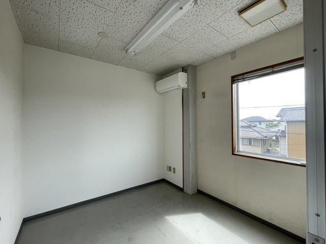 ヤオキュウ倉庫の内装