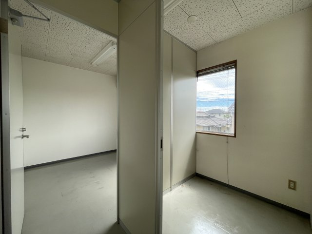 ヤオキュウ倉庫の内装