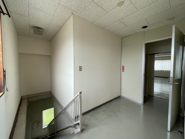 ヤオキュウ倉庫の内装