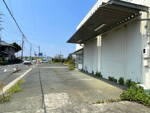ヤオキュウ倉庫の駐車場