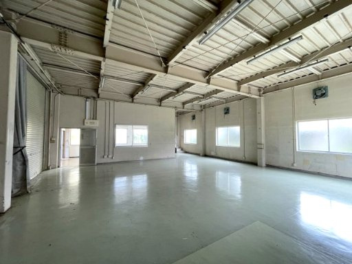 ヤオキュウ倉庫の内装