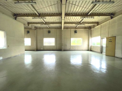 ヤオキュウ倉庫の内装