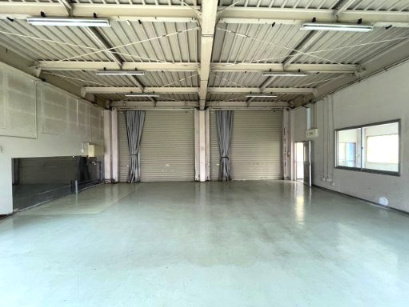 ヤオキュウ倉庫の内装