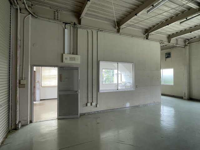 ヤオキュウ倉庫の内装