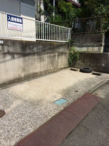 横須賀市ハイランド３丁目の一戸建ての駐車場