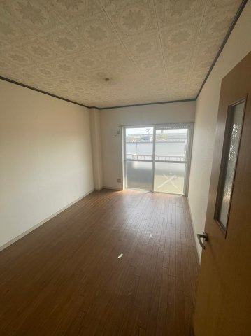 仲介手数料0円！！ドミール服部A棟の居間・リビング