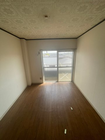 仲介手数料0円！！ドミール服部A棟の居間・リビング