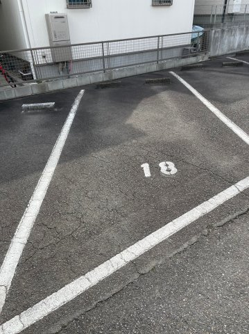 仲介手数料0円！！ドミール服部A棟の駐車場