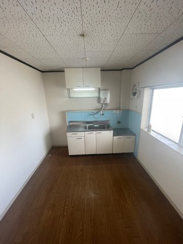 仲介手数料0円！！ドミール服部A棟の居間・リビング