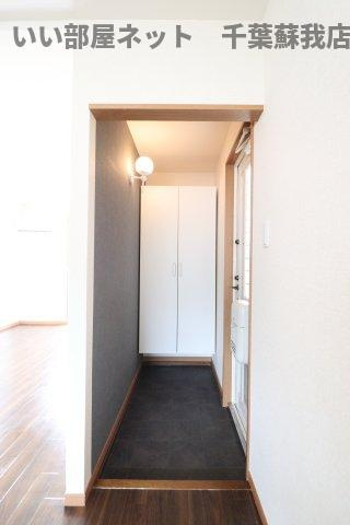 サニーコートおゆみ野の玄関|収納もある玄関です