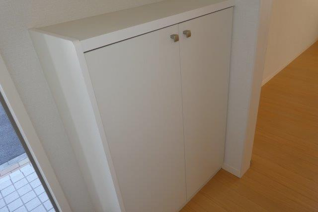 フローラルガーデンAの玄関|シューズボックス