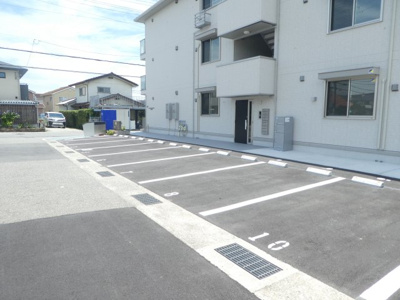 【駐車場】 | レリヤンファミリオⅧ
