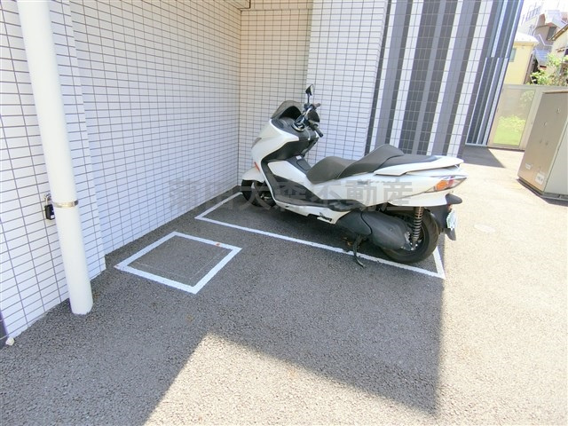 AXAS(アクサス南蒲田アジールコートの駐車場|バイク置き場