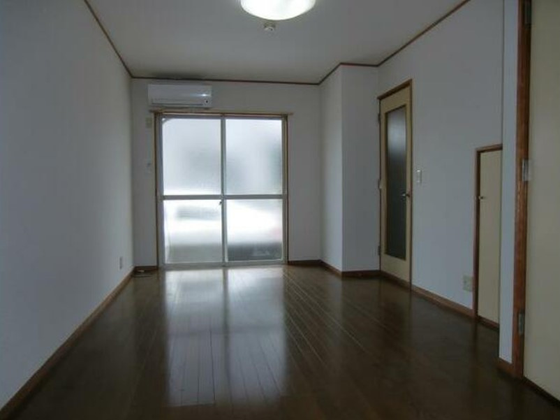 センチュリー府中5番館の居間・リビング