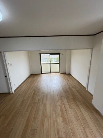 アーバンハイツの居間・リビング