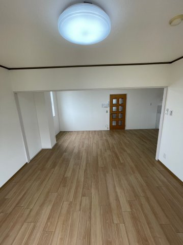 アーバンハイツの居間・リビング