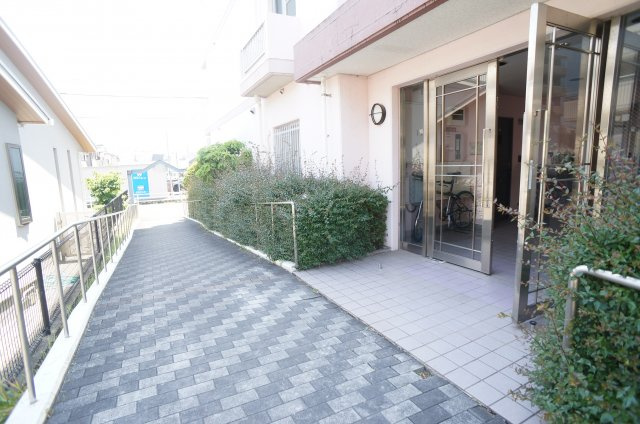 鈴彩館のエントランス