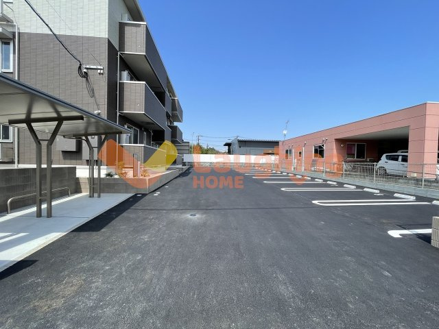 D-roomM.K.の駐車場|車をお持ちの方に嬉しい駐車場付きの物件です