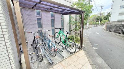 【その他共用部分】 | ドミール雑司が谷 | 屋根付きの駐輪場で雨の日も安心♪