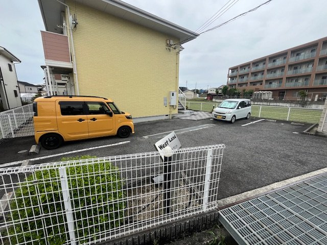 ウエストランドの駐車場