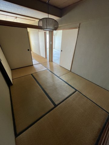 熱海ターガスマンションの和室|奥の6帖の和室になります。