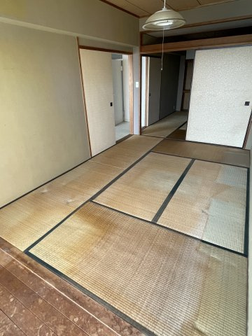 熱海ターガスマンションの和室|窓側6帖の和室になります。