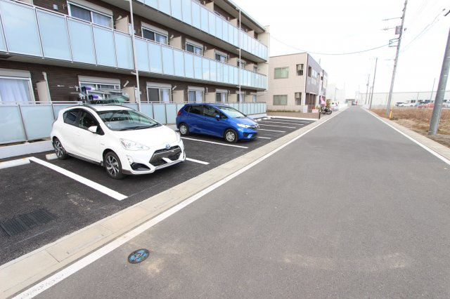 クレイノミオラコートの駐車場