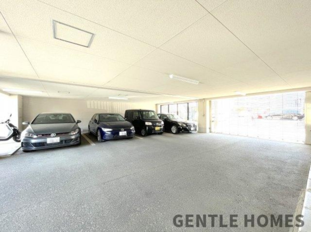 ファミール高宮の駐車場