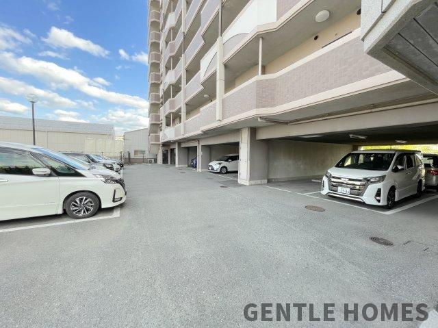 アムール箱崎3の駐車場