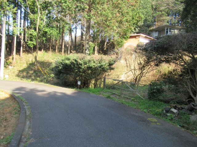 伊豆エメラルドタウン⑤の前面道路含む現地写真