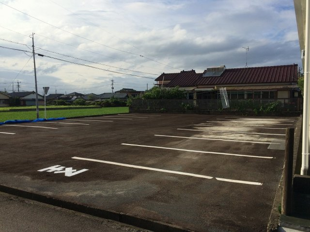 都城市郡元町の駐車場の外観