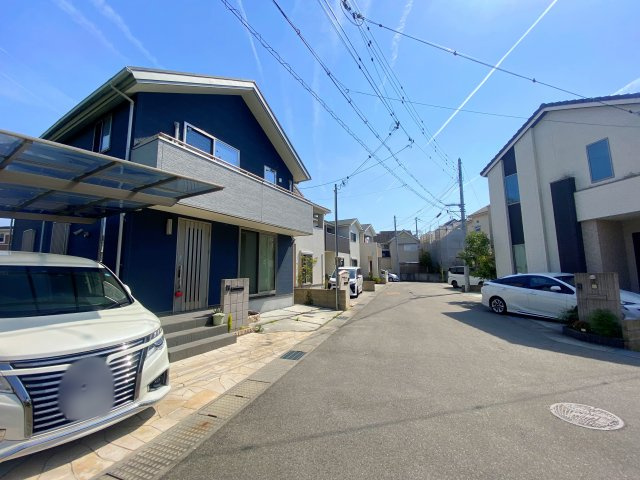 大久保町大久保町　中古戸建の前面道路含む現地写真