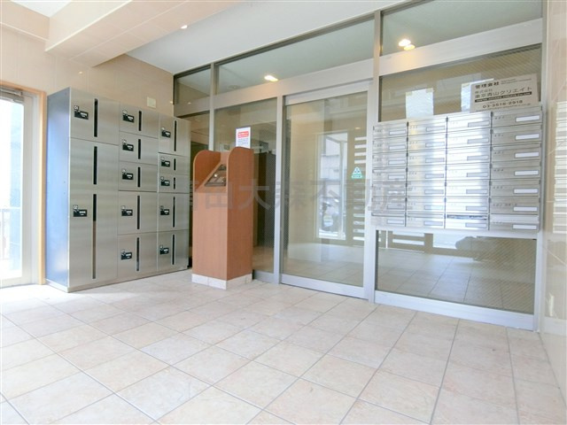 モン・プラースのエントランス|TVモニター付オートロック　宅配BOX　エントランス　