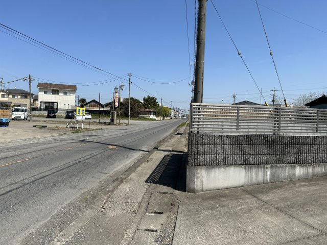 広内町　中古一戸建ての前面道路含む現地写真