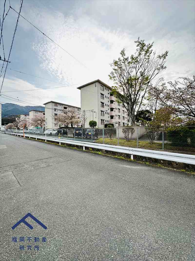 油山団地13棟の周辺