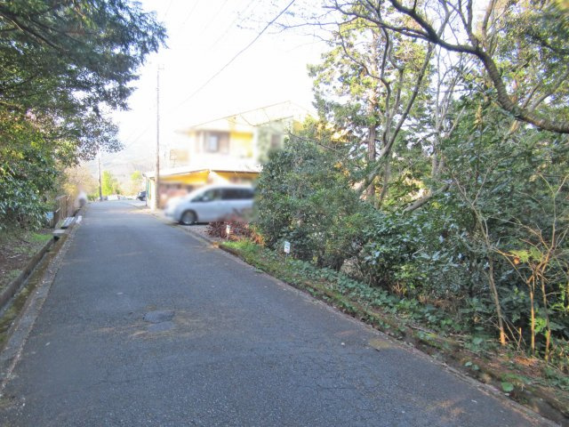 伊豆エメラルドタウン⑧の前面道路含む現地写真
