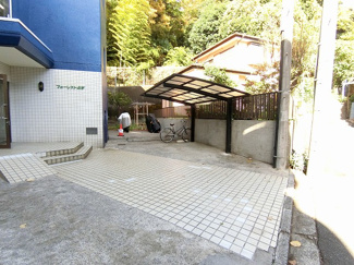 【その他共用部分】 | 屋根付きの駐輪場で雨が降っても大切な自転車が濡れなくてすみます♪荷物が重いときに自転車があれば助かりますね！