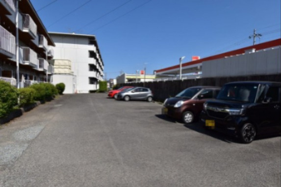 ハイツ中村の駐車場