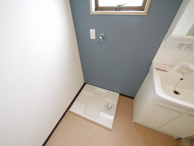 杉本マンションの設備|嬉しい室内洗濯機置き場がございます。