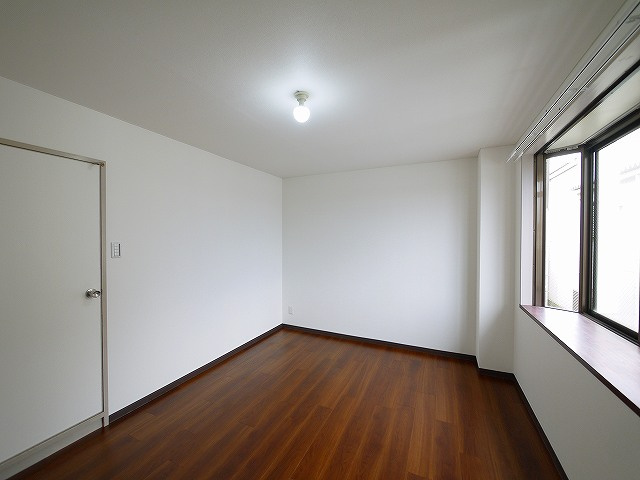杉本マンションの内装|広々とした洋室です