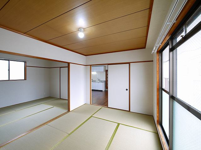 杉本マンションの和室|日本らしい落ち着いた雰囲気の和室です