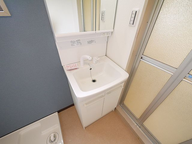 杉本マンションの独立洗面台|朝の身支度には欠かせない独立洗面化粧台
