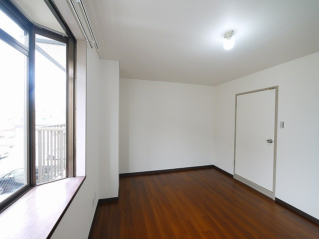 杉本マンションの洋室|ゆったりした洋室です