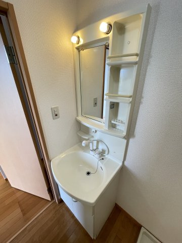 【洗面所】 | 明るい洗面所です