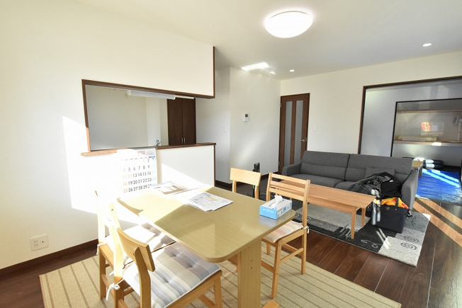 【居間・リビング】 | 鴻巣市箕田字富士山　全14区画 | リビングと隣の和室6帖が続けて広く使えます♪