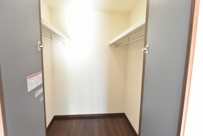 【収納】 | 鴻巣市箕田字富士山　全14区画 | たっぷり収納できるウォークインクローゼット