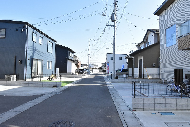 鴻巣市箕田字富士山　全14区画の前面道路含む現地写真