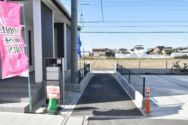 鴻巣市箕田字富士山　全14区画の前面道路含む現地写真|フットパス部分
