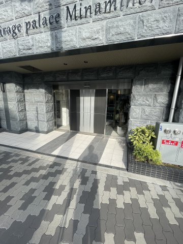 大阪市西区南堀江３丁目の賃貸マンションのエントランス