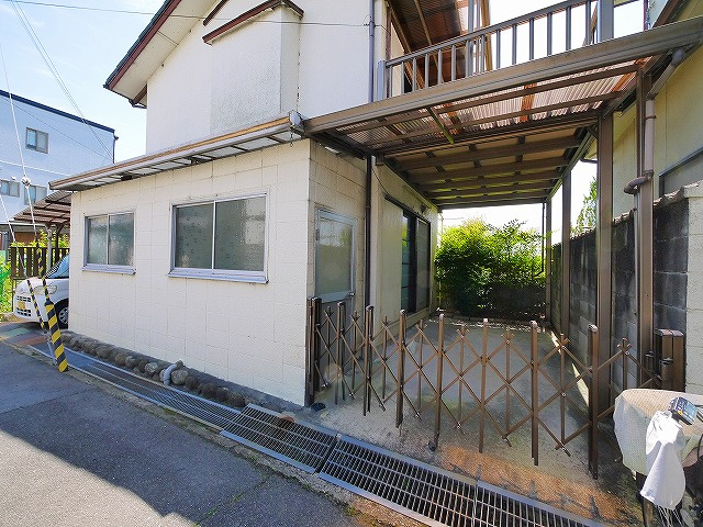 大和郡山市小林町戸建の駐車場